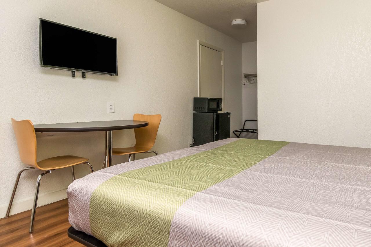 Motel 6 Fort Worth North Haltom City Экстерьер фото