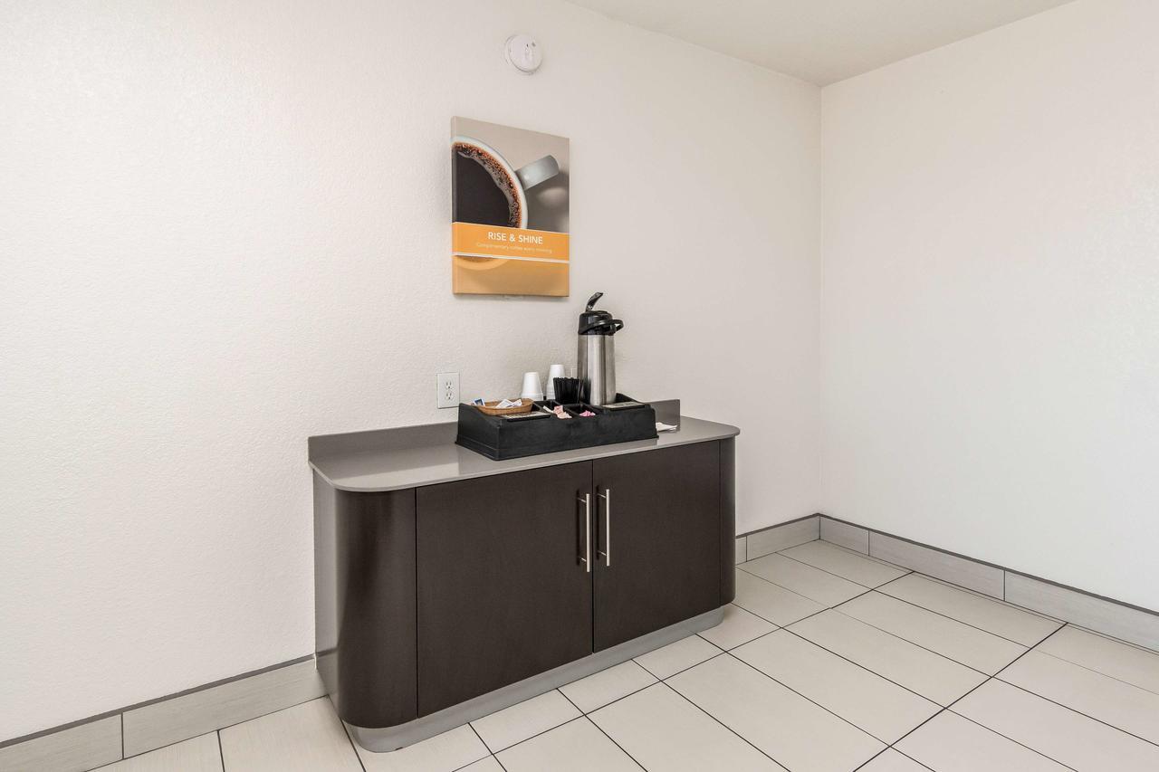 Motel 6 Fort Worth North Haltom City Экстерьер фото