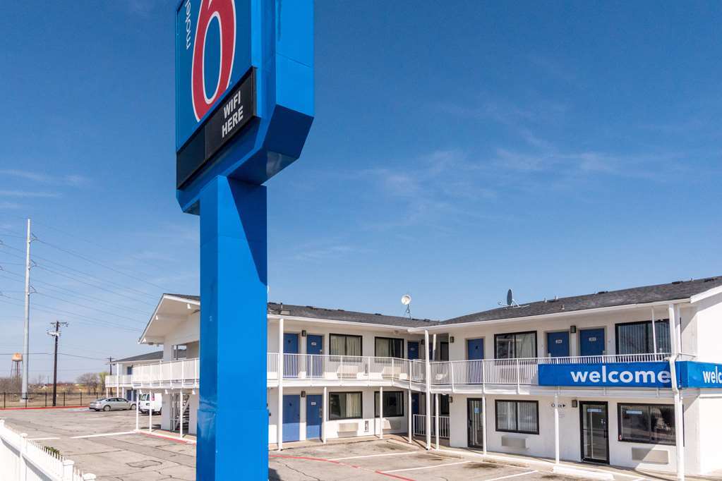 Motel 6 Fort Worth North Haltom City Экстерьер фото