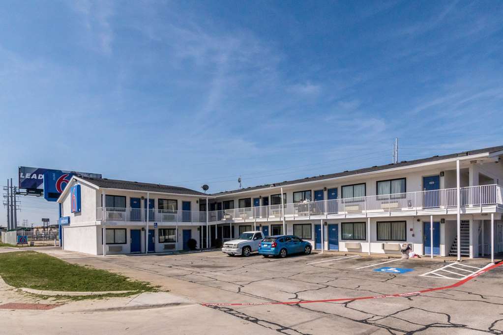 Motel 6 Fort Worth North Haltom City Экстерьер фото