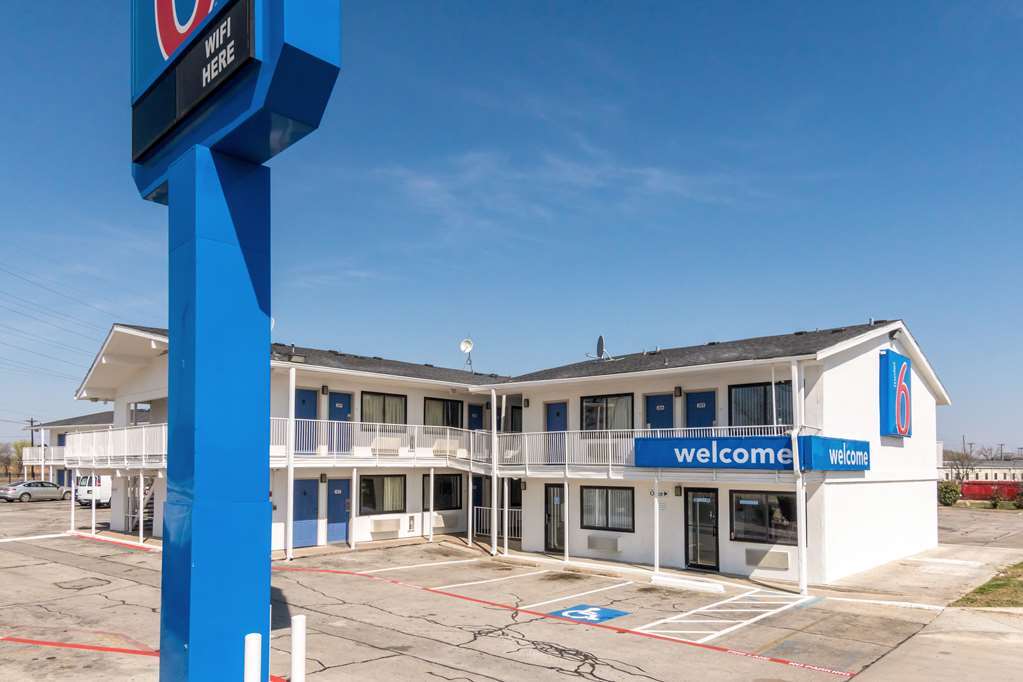 Motel 6 Fort Worth North Haltom City Экстерьер фото